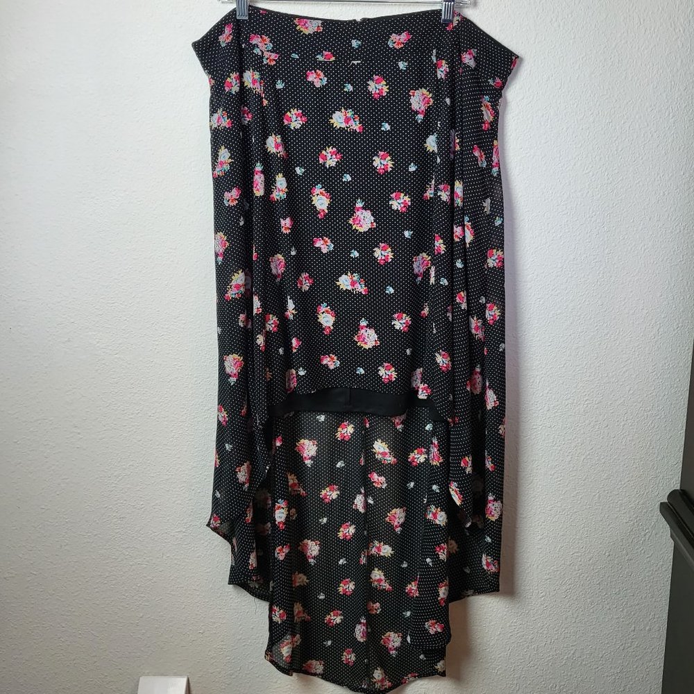 Torrid high low skirt floral on black and white polka dot background size 16